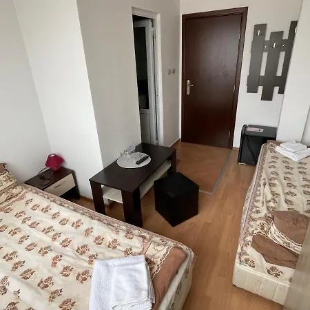 александра Πανσιόν 3*